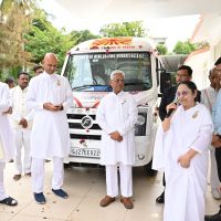 Good Wishes by Rajyogi Sakku Didi for New traveler vehicle for Divyang seva given by SBI Jaipur.