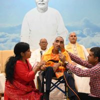 Master Om Vyas reciting Geeta Saar in his melodious Voice.
